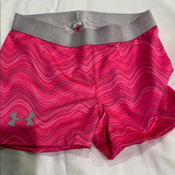4 under Armour shorts - Picture 5 of 6